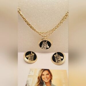 Kendra Scott Bowen Zebra Necklace & Clip On Earrings